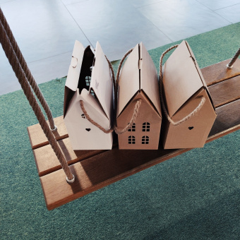 Коробка-кормушка ДОМИК  с веревкой, 24*12*20см производствоЕль